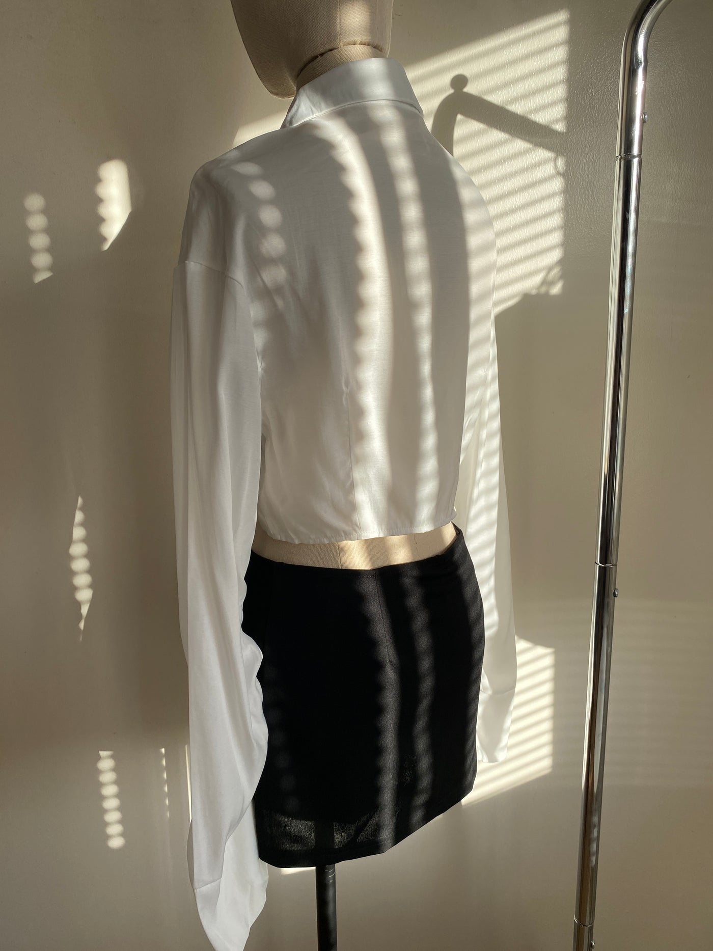 Curved Hem Cropped Longsleeve Shirt
