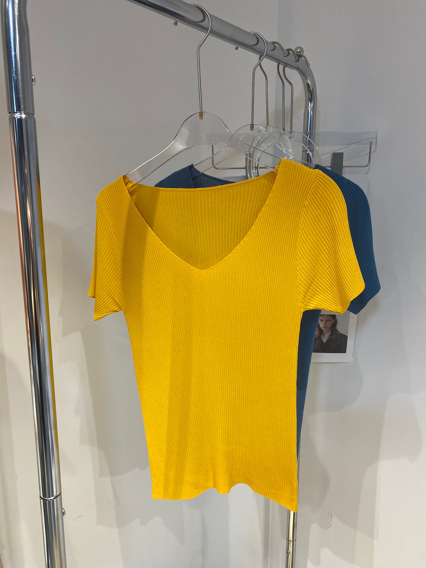 Ribbed Knit V-Neck Tee - Mango