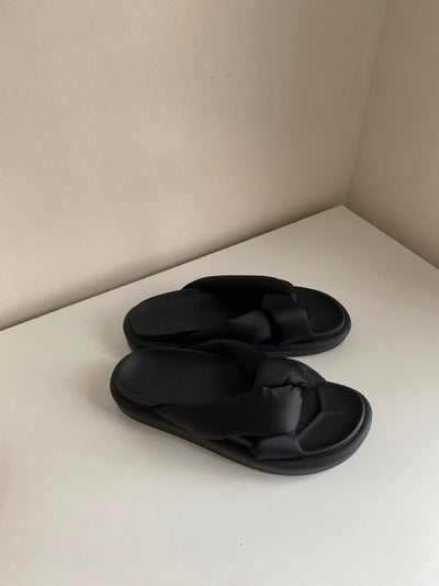 [OVERRUN] Ribbon Foam Slides - Black