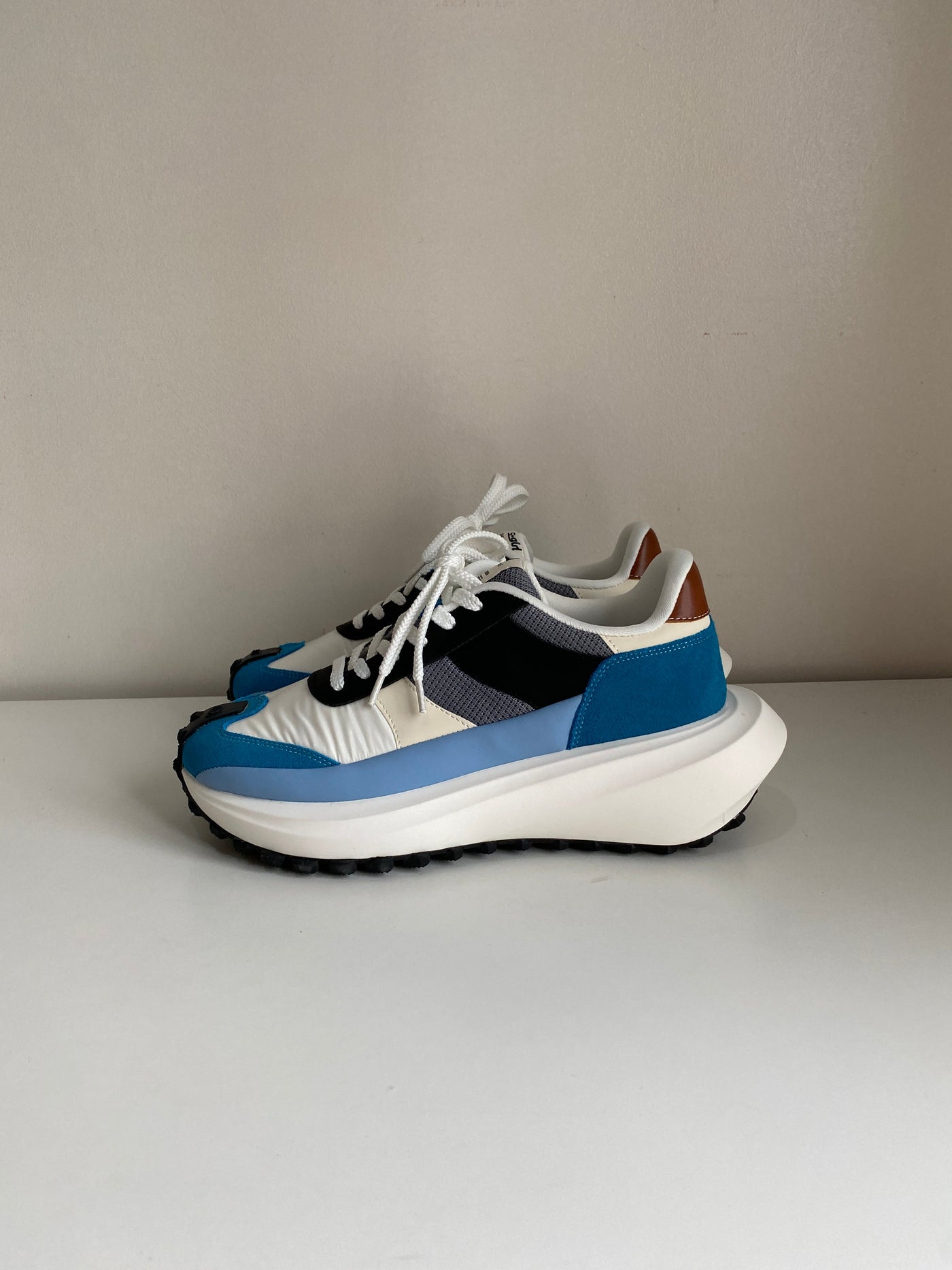 Chunky Sole Sneakers - Wave