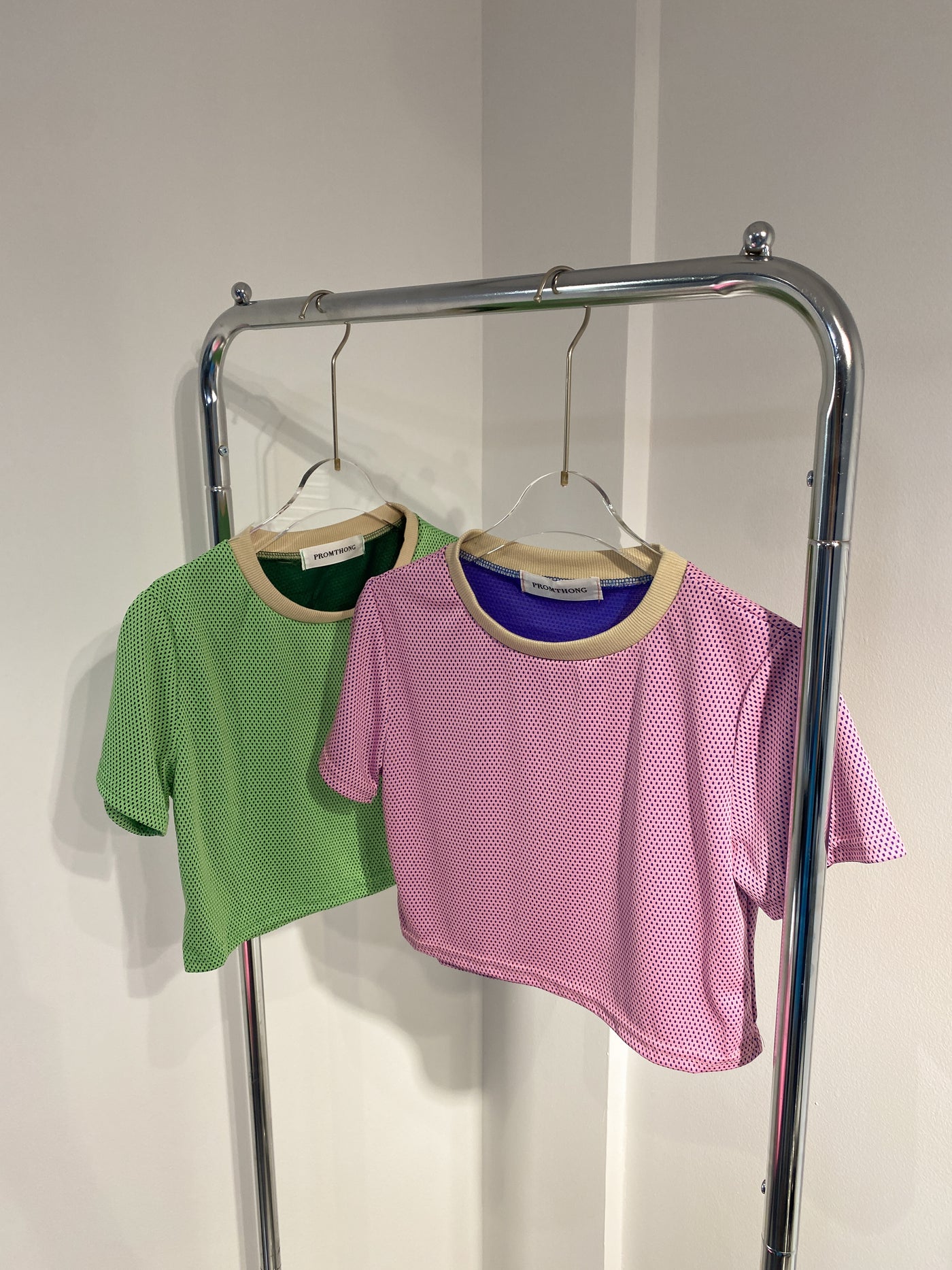 Color Contrast Cropped Tee