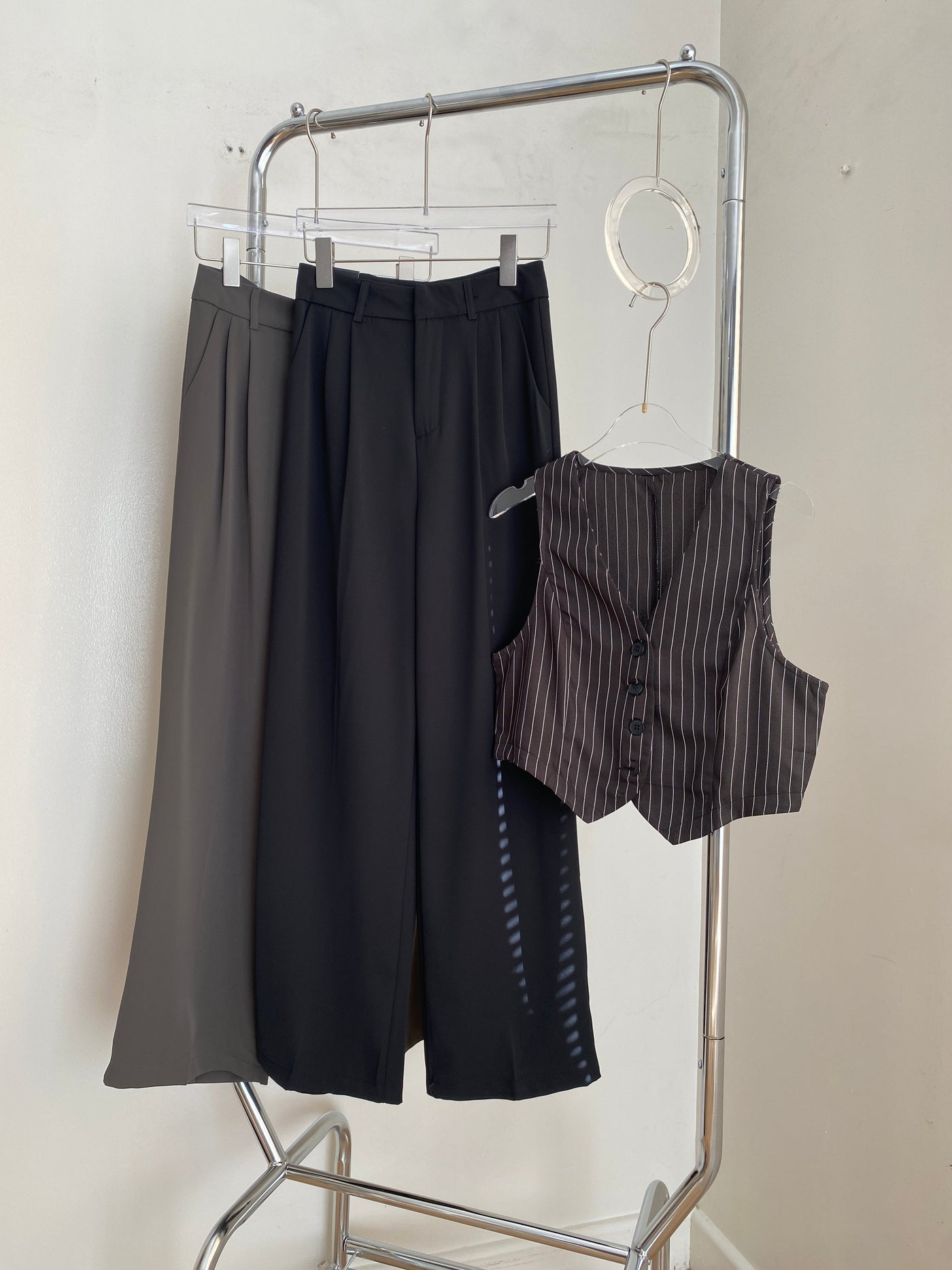 Wide Leg Pleated Trousers - Black