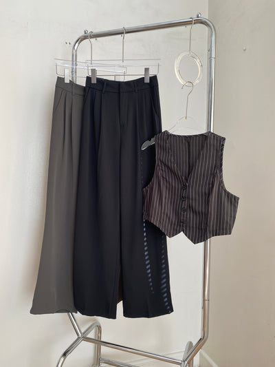 Wide Leg Pleated Trousers - Black