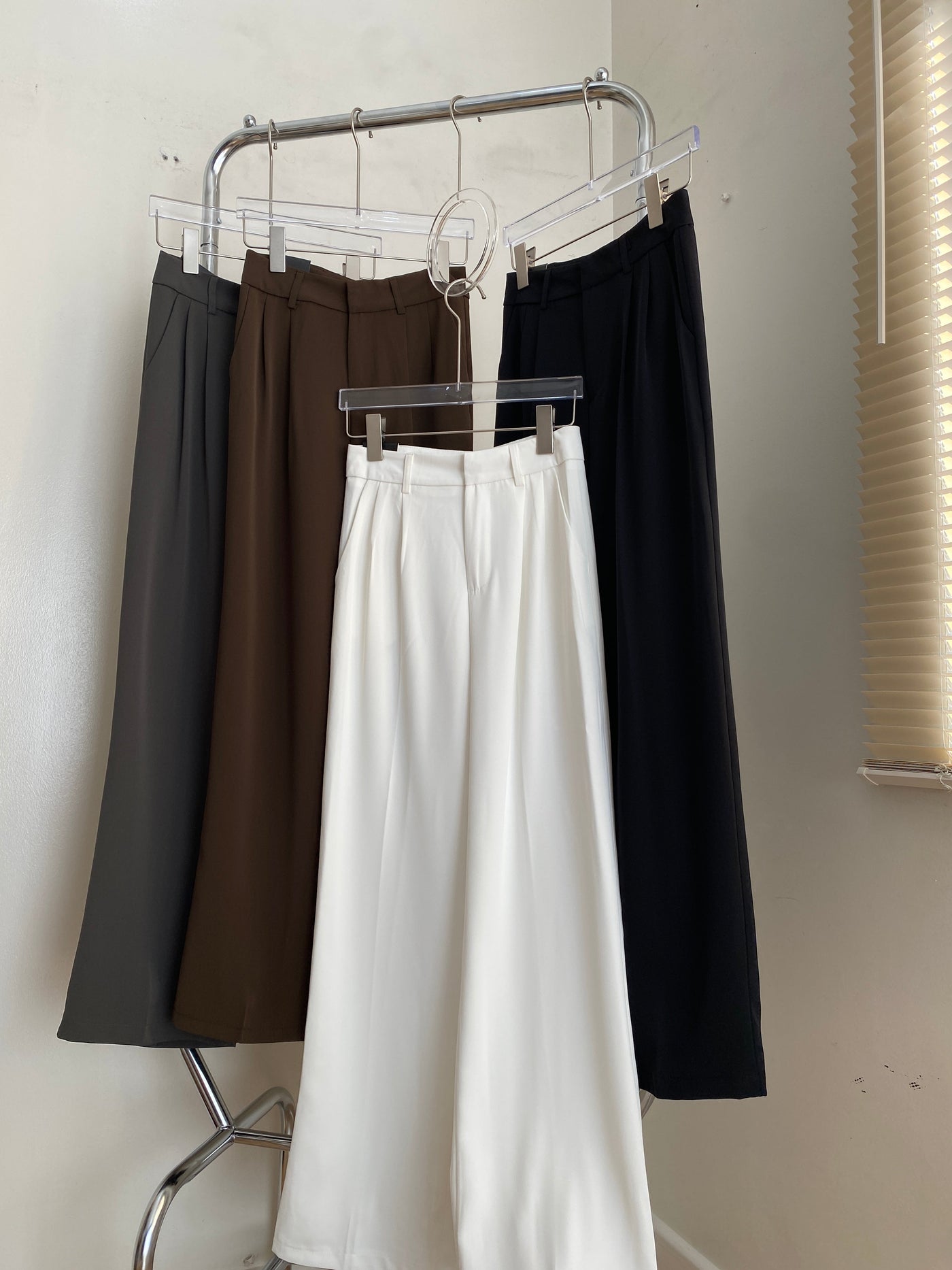Wide Leg Pleated Trousers - Black