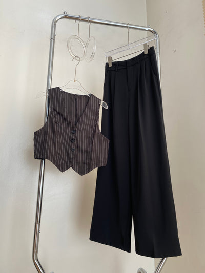 Wide Leg Pleated Trousers - Black