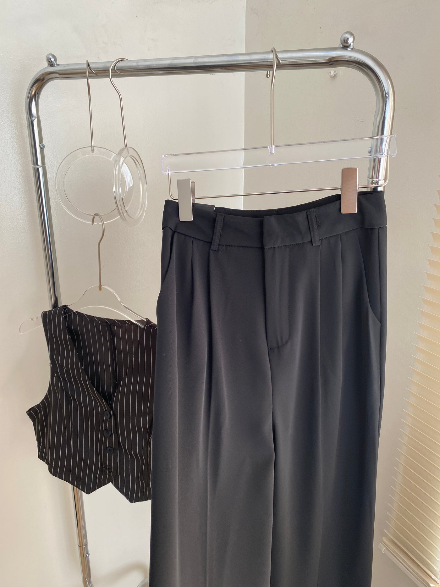Wide Leg Pleated Trousers - Black