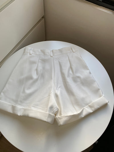 Pleated Highwaist Shorts - White