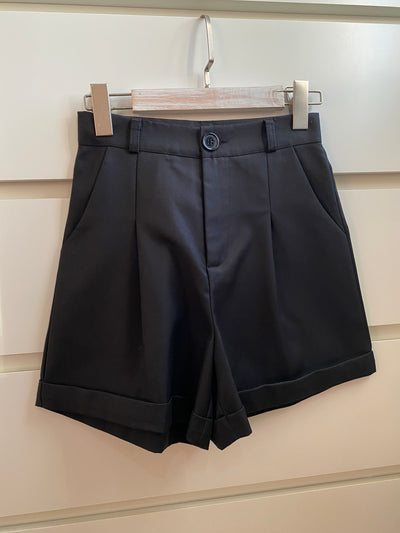 Pleated Highwaist Shorts - Black