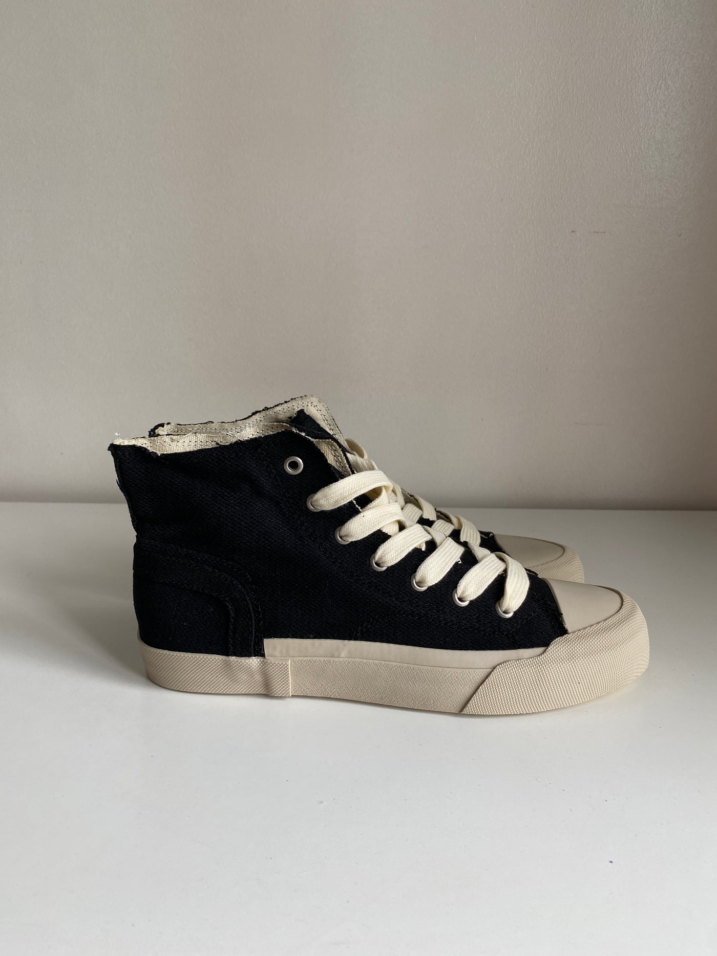 High Top Canvas Sneakers - Black