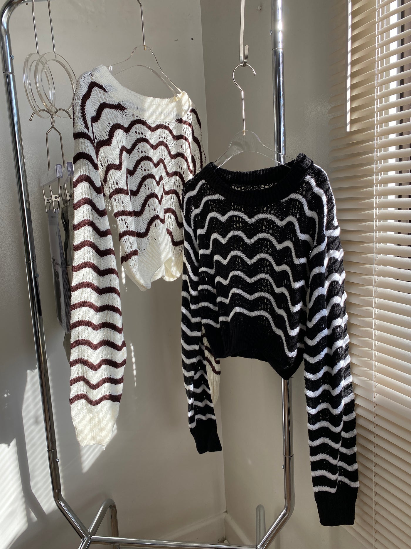Wavy Pattern Knitted Sweater - Black