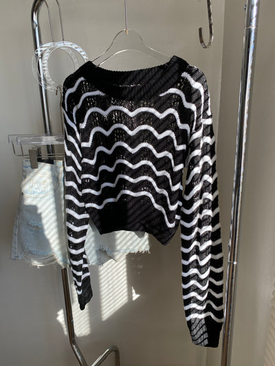 Wavy Pattern Knitted Sweater - Black
