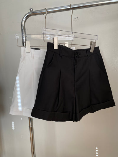 Pleated Highwaist Shorts - Black